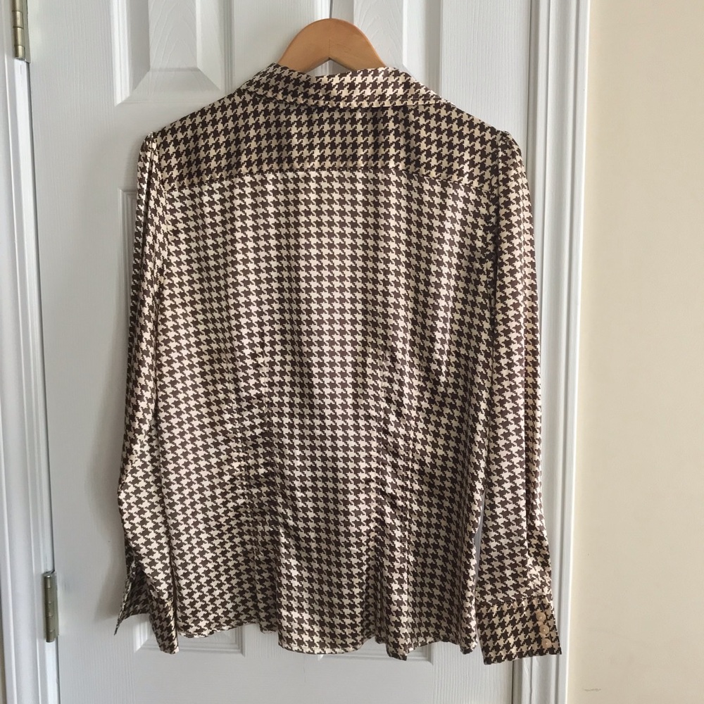 Smart Looking Button Down Tailored Blouse - image 3